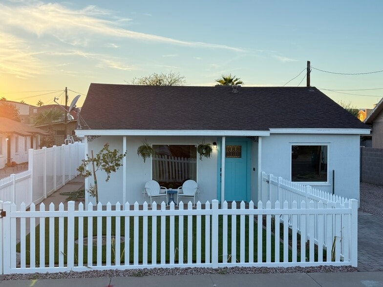 Exterior: fenced yard - 146 S Sirrine