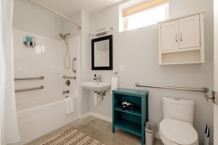 Building Photo - 911 SE 26th Ave