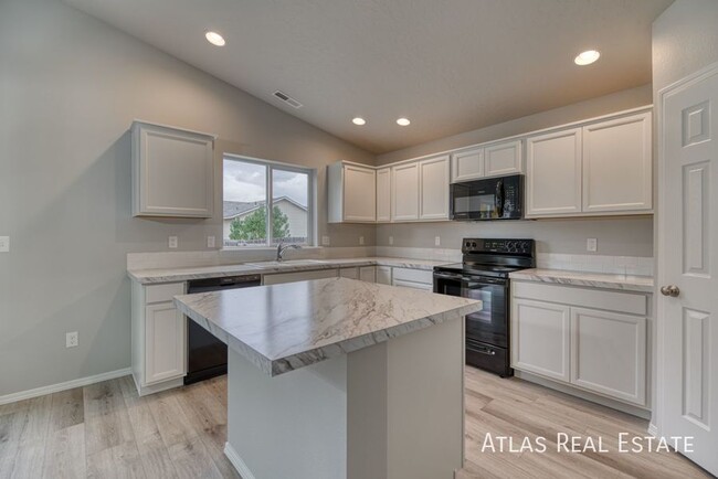 Building Photo - Open Floor Plan | New 4bd, 2bth Home