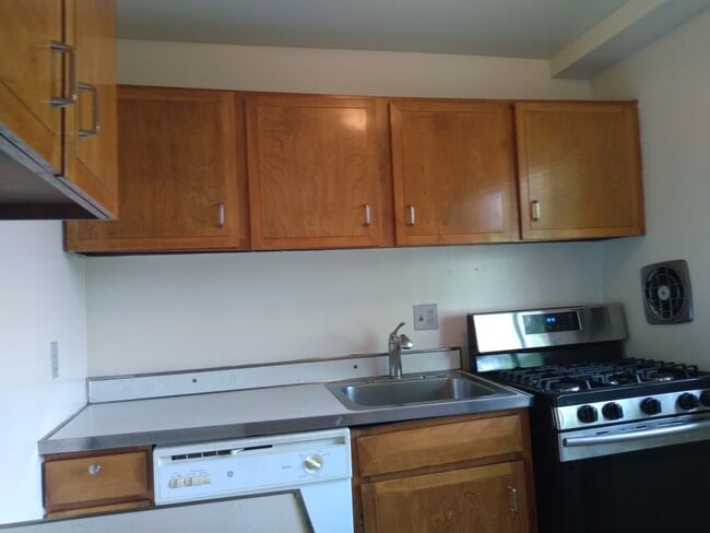 Building Photo - 2131 N Monroe St