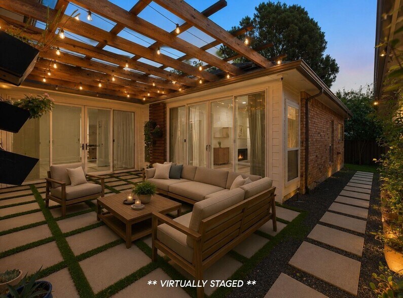 Building Photo - 14140 Regency Pl