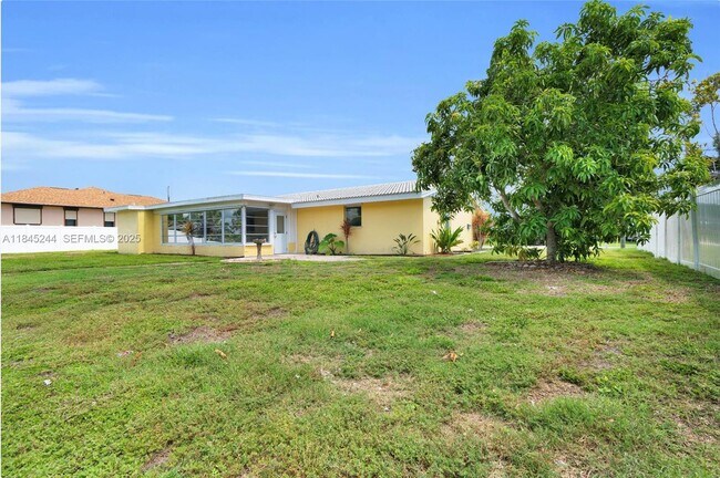 Building Photo - 644 Bonita Ct