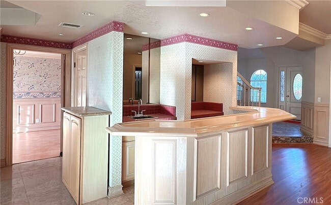 Building Photo - 232 E Floral Ave