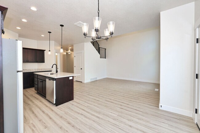 Building Photo - 1377 N Sage Dr