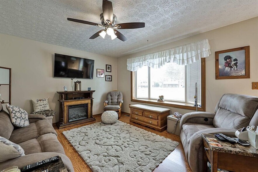 Building Photo - 5938 Fairdale Dr