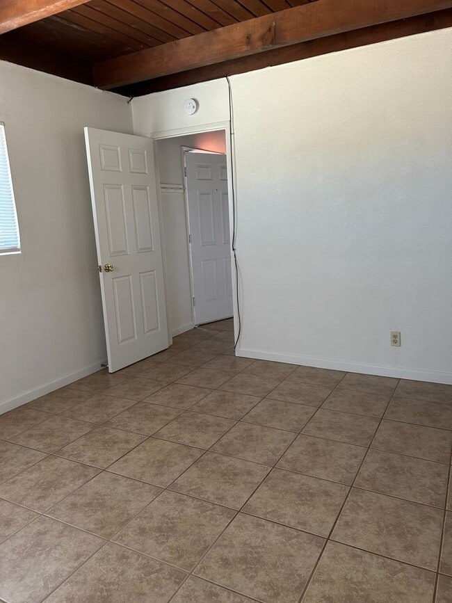 Building Photo - Duplex, 1 bed 1 bath