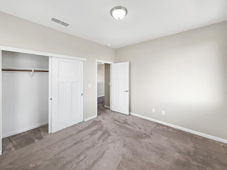 Building Photo - 5021 Birch Valley Way