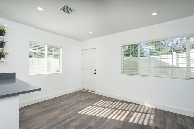 Building Photo - Beautifully remodeled 2 bedroom home