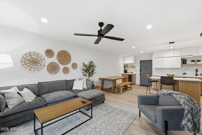 Building Photo - 8649 E Royal Palm Rd