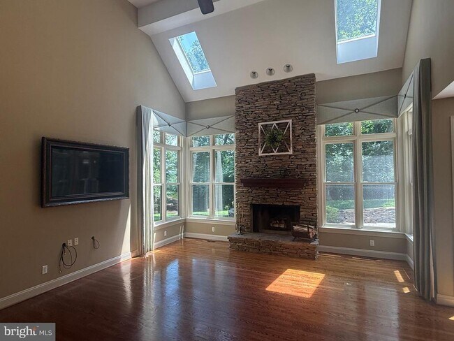 Building Photo - 1714 Hickory Hill Rd