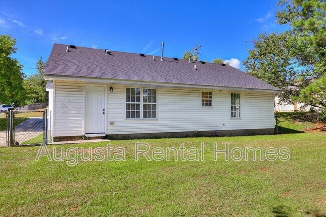 Building Photo - 2811 Bennington Dr