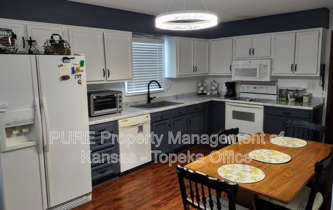 Building Photo - 111 Vista View Ct