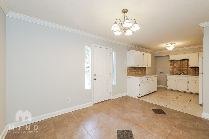 Building Photo - 3020 Normandy Dr