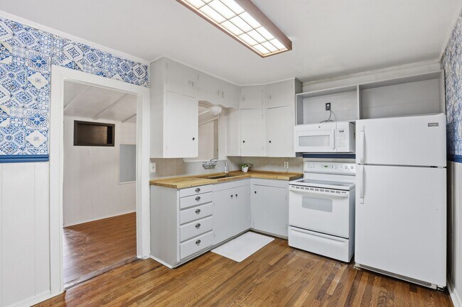 Building Photo - Great in Granbury