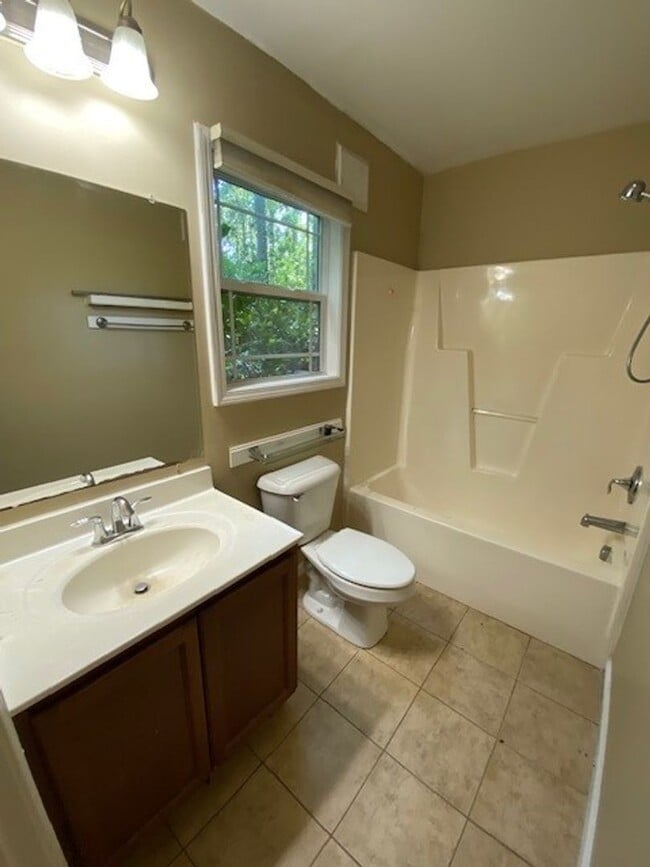 Building Photo - Welcome to this stunning 3-bedroom, 2-bath...