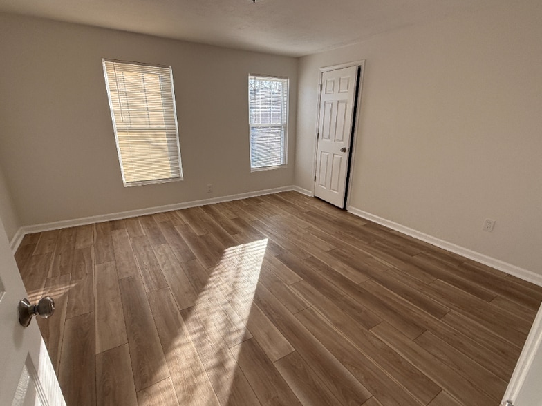 Building Photo - 6304 Desmond St