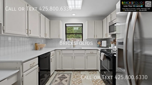 Building Photo - 1340 NW Huckle Dr