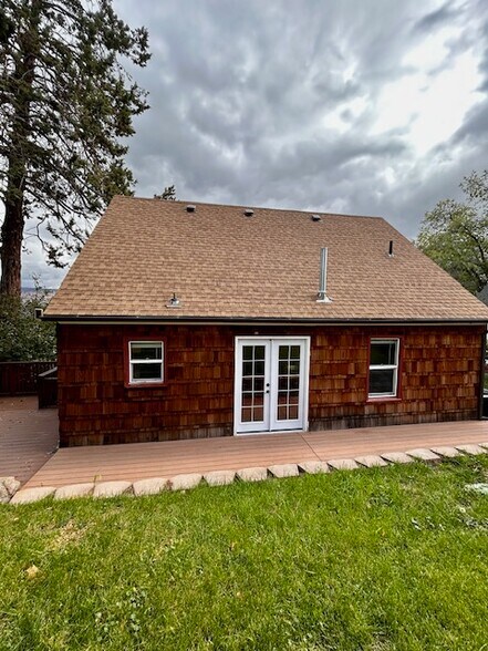 Building Photo - 320 S Rogers St