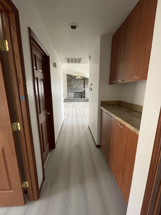 Building Photo - Charming Corner Home Located in North Cal ...