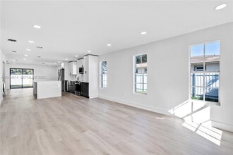 Building Photo - 407 NW 45th St