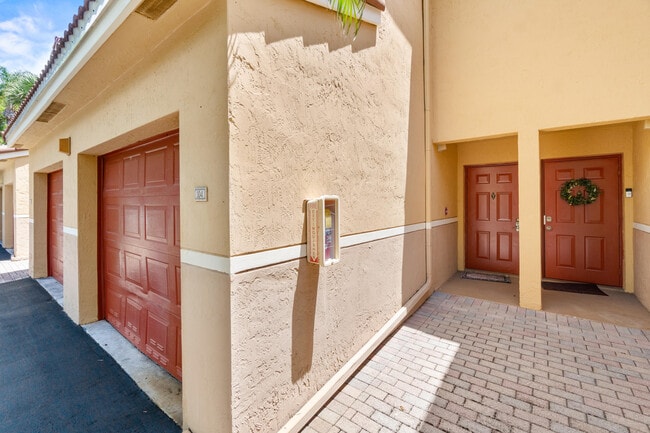 Building Photo - 600 Scotia Dr