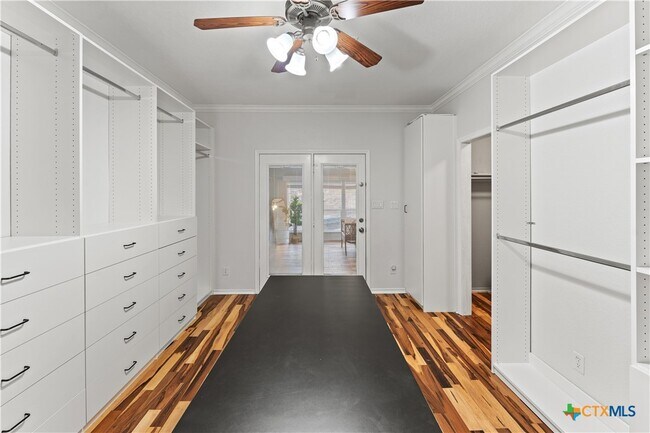 Building Photo - 1060 Great Oaks Dr