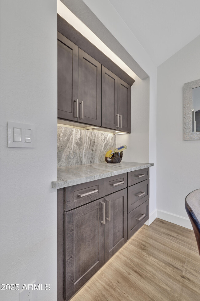 Building Photo - 1362 E Wickieup Ln