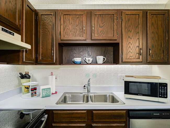 Building Photo - 74 Royal Oak Ct