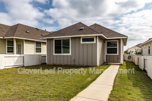 Building Photo - 412 Hortus Dr