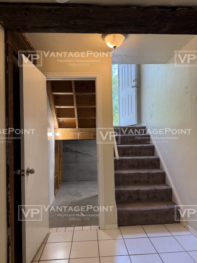 Building Photo - 635 Alpine Dr