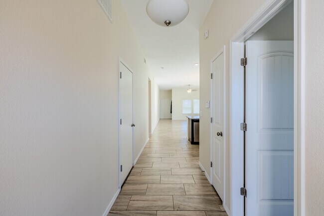 Building Photo - 1040 Indigo Sky St