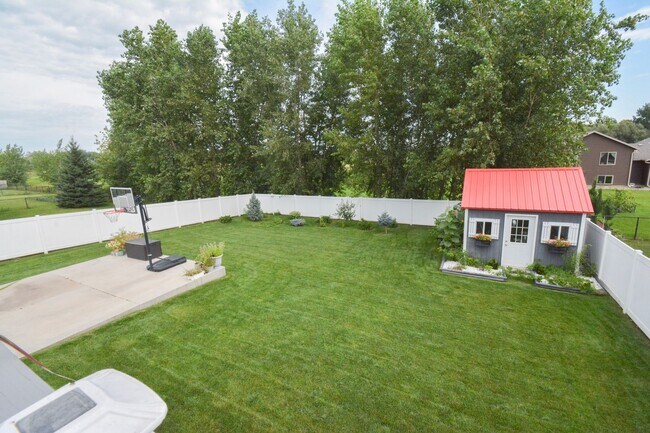 Building Photo - Spacious 5BR in NW Rochester w/ Fenced Yard!