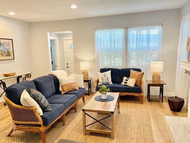 Building Photo - 3945S- The Sunset Lane Cottage | FURNISHED