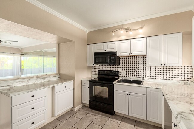 Building Photo - Renovated Urban Penthouse in Downtown Phoe...