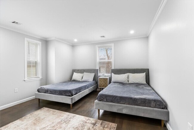 Building Photo - 77 Cedar St