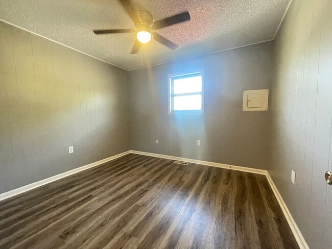 Building Photo - 5423 S Hutchinson Ct