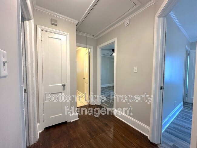 Building Photo - 1100 Moretz Ave
