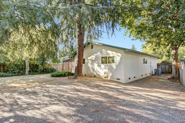 Building Photo - Classic Davis Manor Ranch — 3 Bed, 2 Bath with Covered Patio and Large Yard
