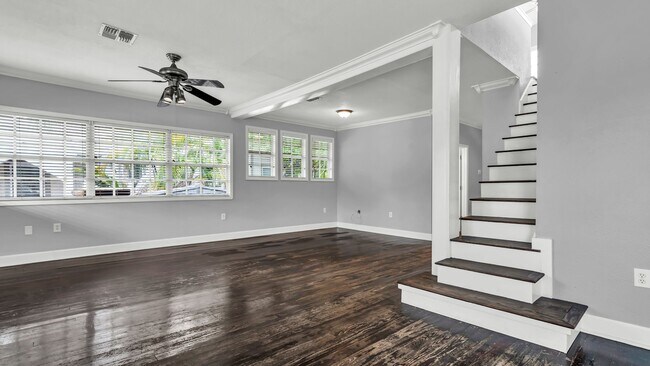 Building Photo - Charming 2BR/2BA with Bonus Room South Tam...