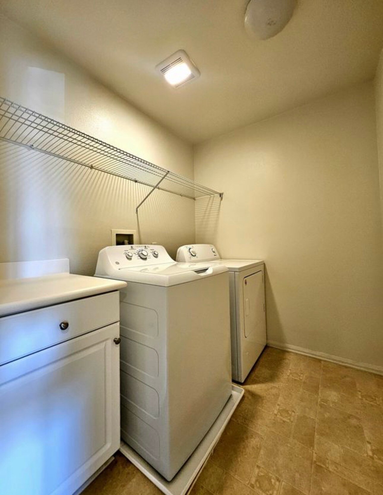 Building Photo - 37 Bijou