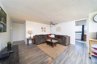 Building Photo - Bayshore Towers - Fully Furnished Unit wit...