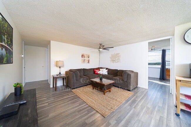 Primary Photo - Bayshore Towers - Fully Furnished Unit wit...