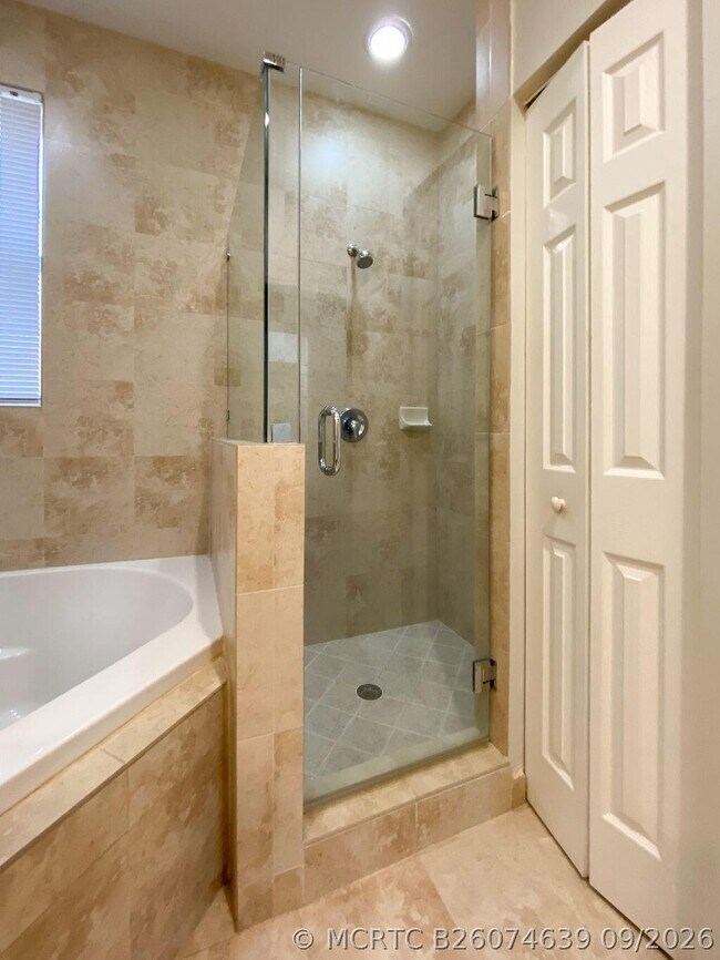 Building Photo - 2326 Vintage Cir