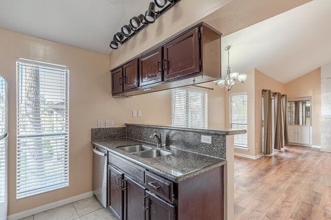 Building Photo - 3500 Tangle Brush Dr