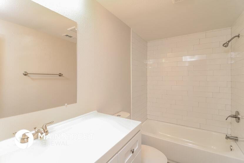 Building Photo - 161 E Shore Dr