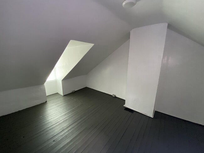 Building Photo - 338 S Sherman St