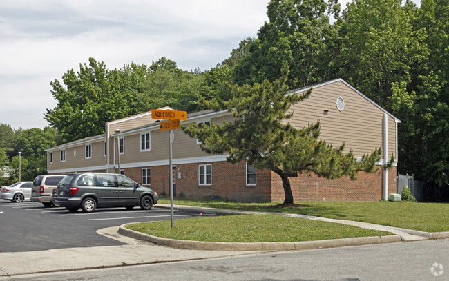 Building Photo - Aqueduct Apartments