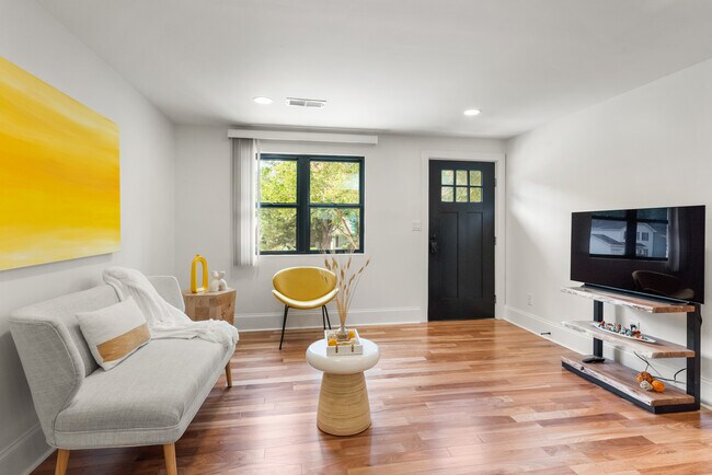 Building Photo - 5708 Southampton Rd