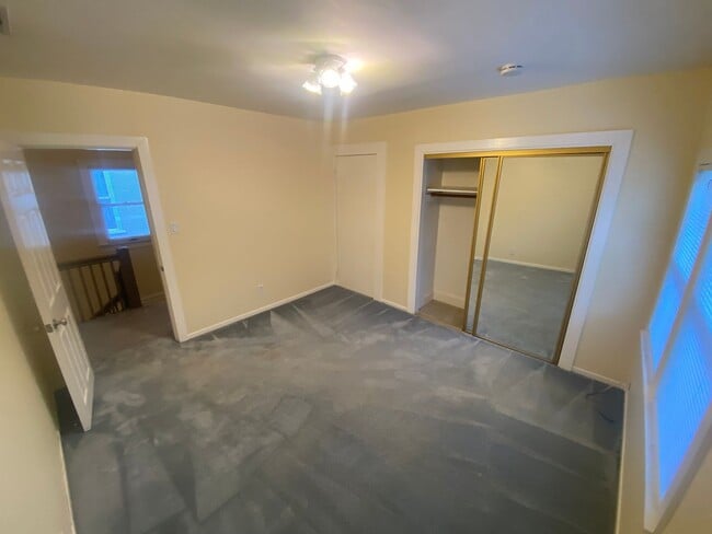 Building Photo - Advent - Gorgeous 5 Bedroom Home With Front/Backyard, Driveway & Washer/Dryer!