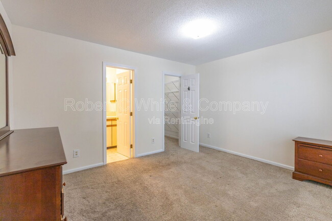 Building Photo - 75 Carriage Crossing Ln